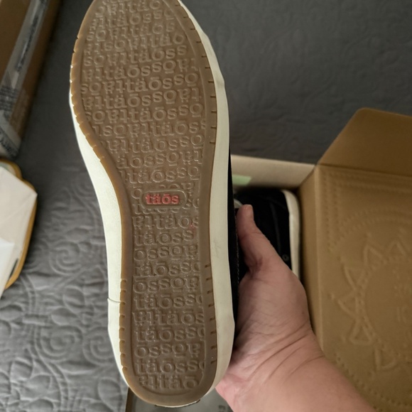 Women’s Taos shoes 9.5W - Picture 4 of 4